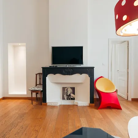 L'horloge De L'ecusson Appartement Nîmes
