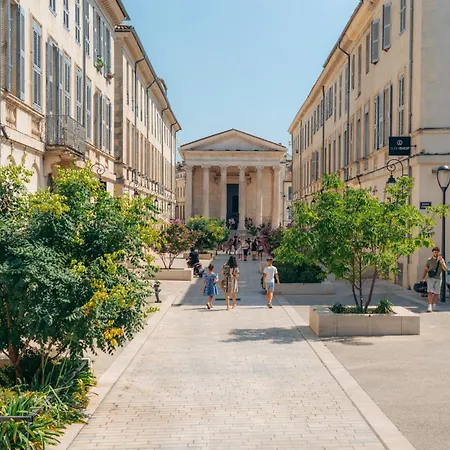 L'horloge De L'ecusson * Nîmes